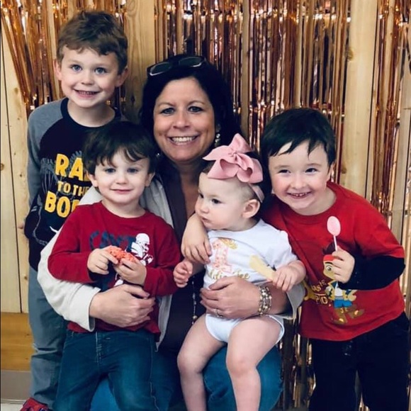 Meet your Posher, Lori - Picture 3 of 4